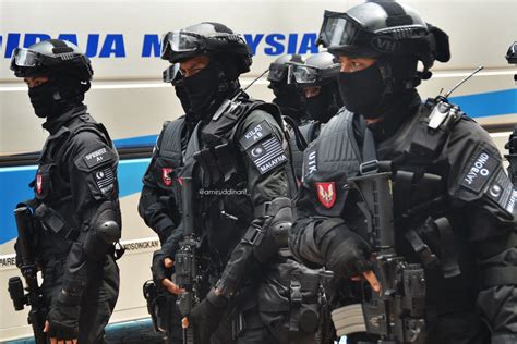 unit tindakhas polis diraja malaysia special action unit royal malaysia police close