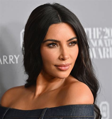 Kim Kardashian Sizzles The Hollywood Gossip