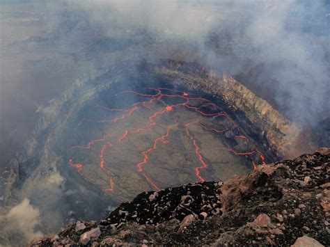 lava lake overflows kilauea volcano hawaii business insider
