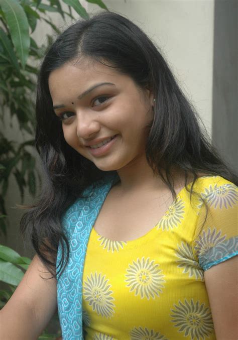 Young Hot N Spicy Actress Yamini In Yellow Dress Busty Sizes