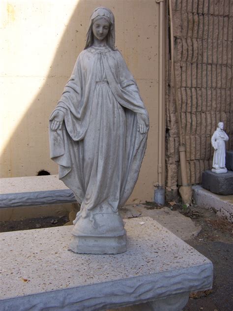 Avelli Corporation Virgin Mary Statue
