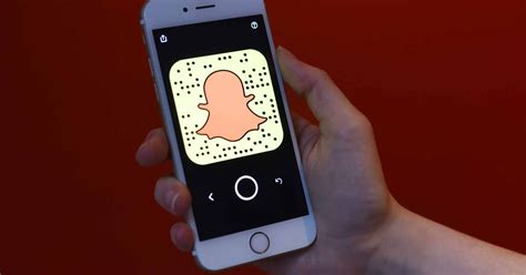 police officer sacked after sending sexual snapchat messages to girl