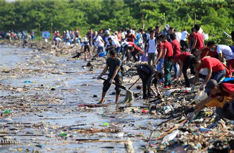massive coastal cleanup urged  bacolod
