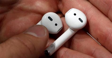 apple  offering  airpods   buy iphone    web store
