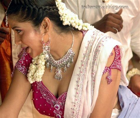 Sangeetha Krish Kollywood Dhanam Sexy Saree Midriff Romance Photos