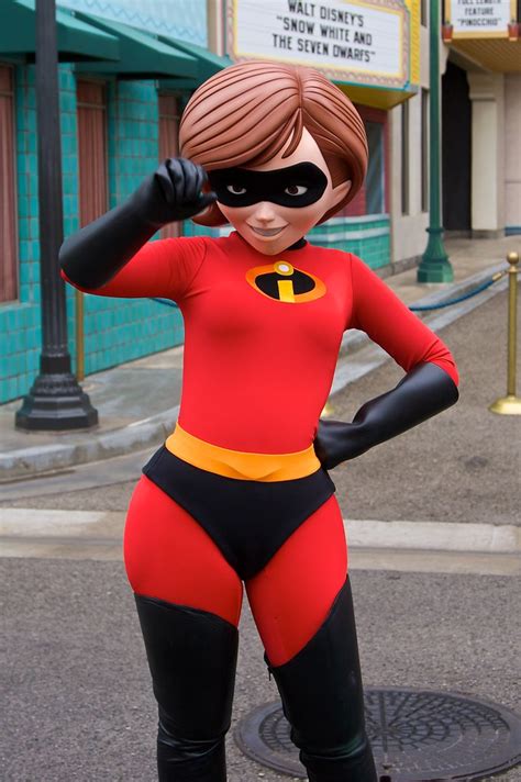 mrs incredible at disney character central