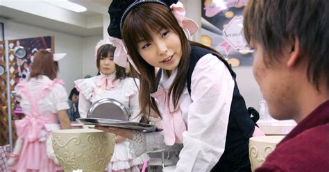 ‘maid In Japan’ Cafes Treat Geeks Like Lords