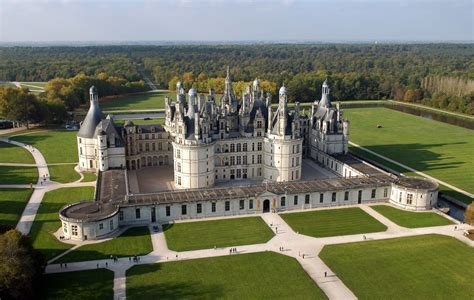 chateau de chambord  royal palace     totally completed castelo de
