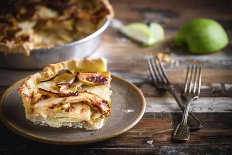 Easy Six Ingredient Vegan Apple Pie Recipe
