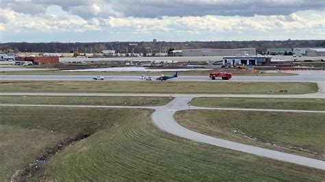 small aircraft  emergency landing  blue grass airport