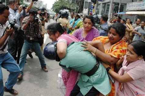 Funny Picture Indian Women Beating Police