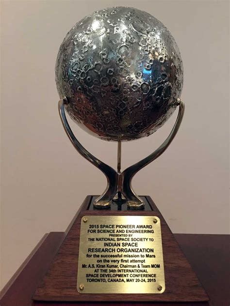 isro wins space pioneer award  mangalyaan mars orbiter mission mom