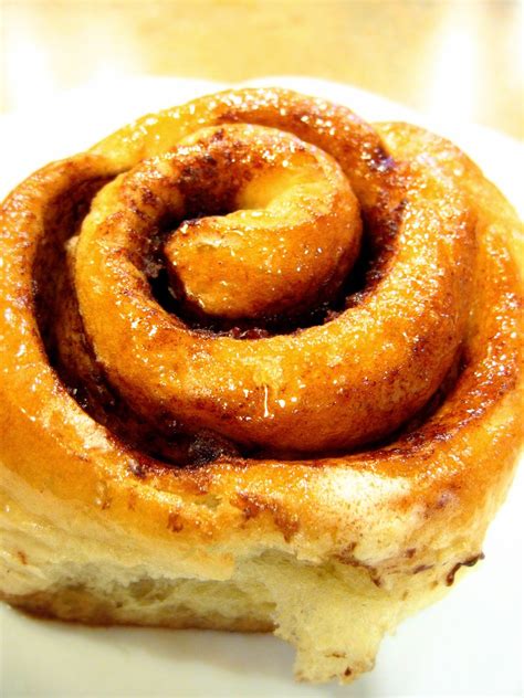 cinnamon roll  photo  freeimages