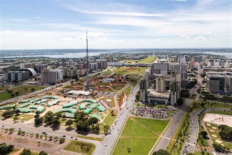 offer guided tours  brasilia centered  architecture  urbanism
