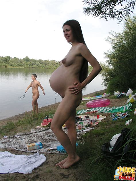 nude pregnant in outdoors 22 pics