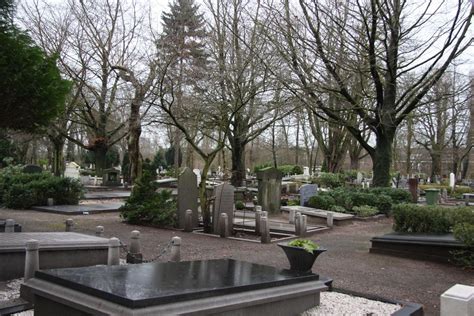 begraafplaats oud eik en duinen   hague den haag zuid holland find  grave cemetery