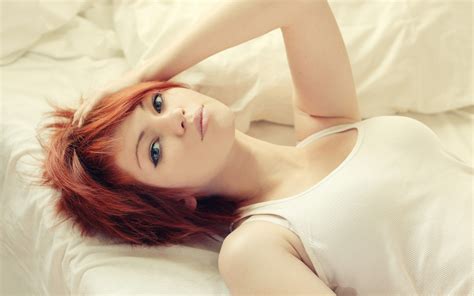 bed redhead girl photo 6984241