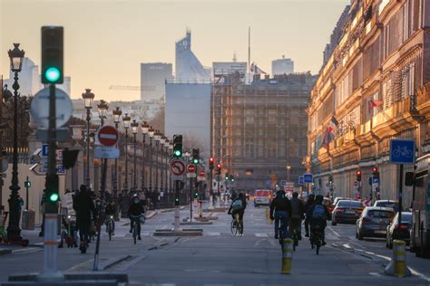 historic downtown paris     pedestrianized   europe