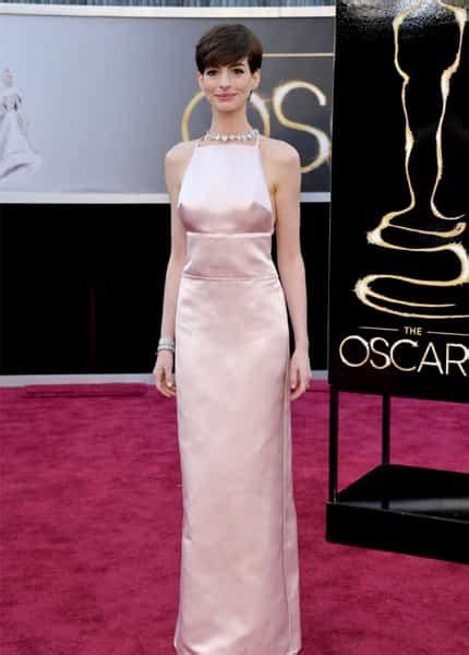 Anne Hathaway Flaunts Side Boob At Oscars Gets Nipple Twitter Handle
