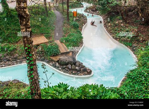outdoor swimming pool rapids   center parcs longleat stock photo  alamy