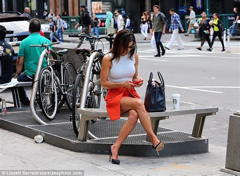 leggy bethenny frankel kisses her daughter bryn in nyc daily mail online
