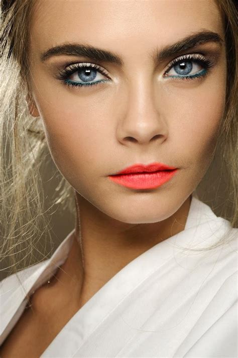 beauty trend alert blue eyeliner style report magazine