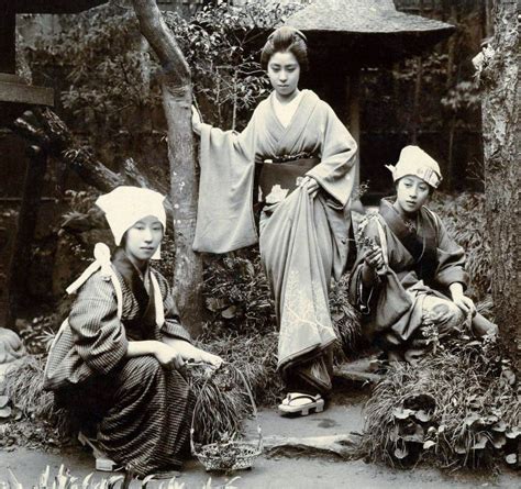 informal portrait of three woung women about 1890 s japan photographer kazumasa ogawa