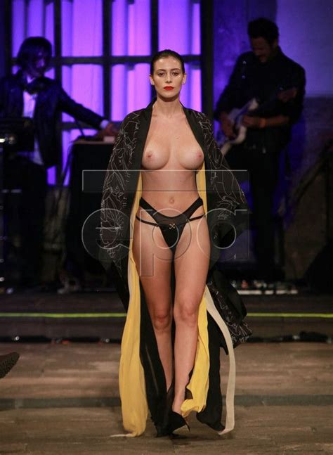 alejandra guilmant topless at the mercedes benz fashion week mexico