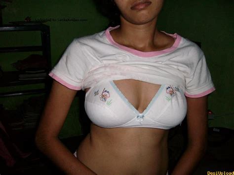 cute sri lankan girlfriend s fantastic boobs and pink inner vagina photos leaked 27pix