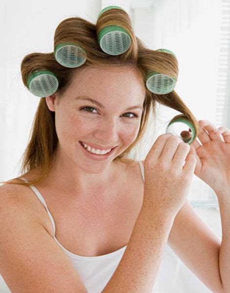 Riceverete 18 bigodini flessibili e 2 set di ganci per lo styling per un uso confortevole. Bigodini per capelli | 5 minute hairstyles, Fine hair, Curly hair styles