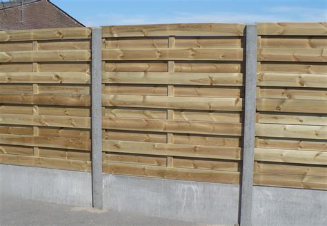 betonpalen voor houten panelen vanhessche