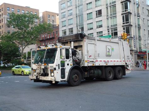 york city garbage truck accident lawyers garbage truck claims