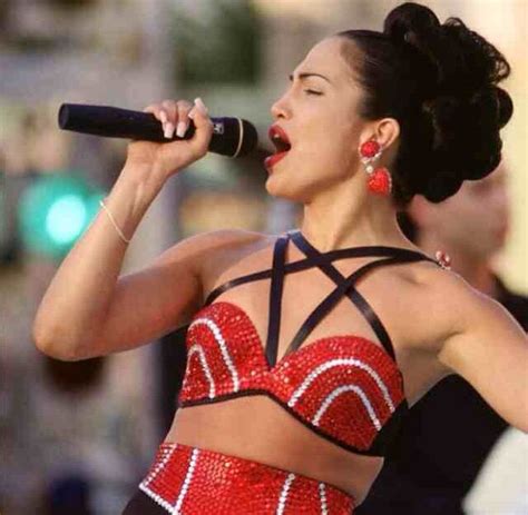 49 best selena costume ideas images on pinterest queens selena quintanilla perez and the queen