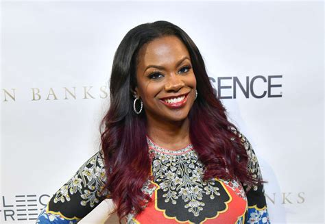 Kandi Burruss Shares A Throwback Pic To Flaunt Her Short Hairdo