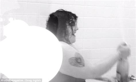 Having sex to bubbly