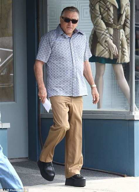 Robert De Niro Wears Platform Shoes While Filming In Nyc Daily Mail