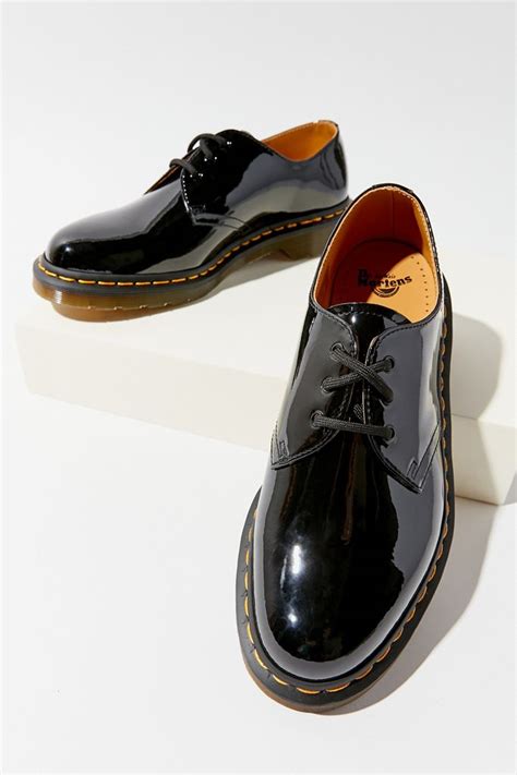 dr martens  patent leather oxford urban outfitters