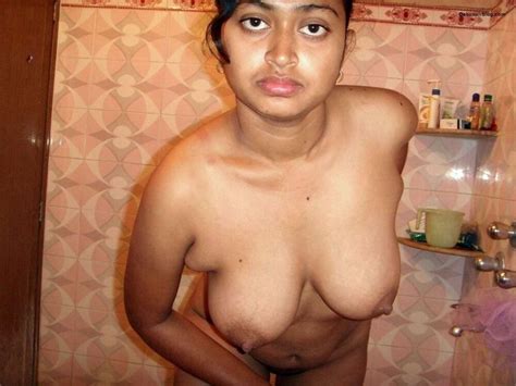 bengali bhabhi posing nude showing tits
