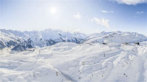 skiers top      arlberg region  austria