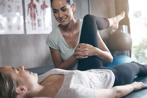 massage therapist heal   hands