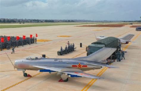 china shows   fighter jet drones   overwhelm enemy defenses experts