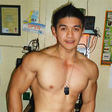 pinoy men naked in blog