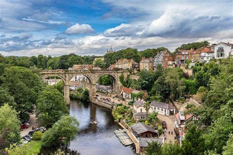 beautiful small towns  visit  england