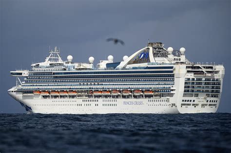 thousands prepare    ship hit  virus  california