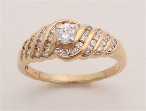 gouden ring met diamant details kavel twents veilinghuis