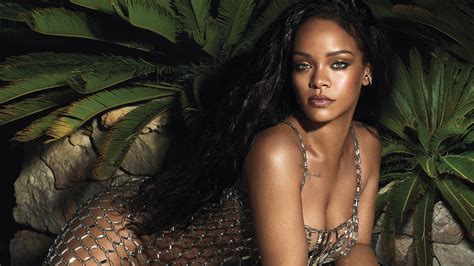 Rihanna’s Vogue Cover The Singer On Body Image Turning