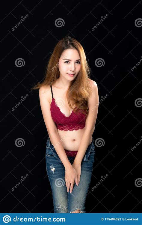 Aziatische Vrouw Sexy In Jeans Stock Foto Afbeelding Bestaande Uit