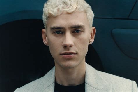 years and years frontman olly alexander poses for ‘gq talks about being half of a gay power