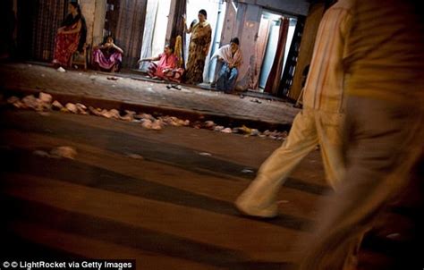 Good Samaritan Saves Woman Enslaved By Sex Traffickers Daily Mail Online