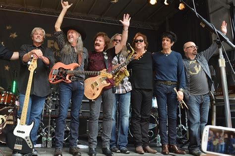 doobie brothers announce lineup  country tribute album